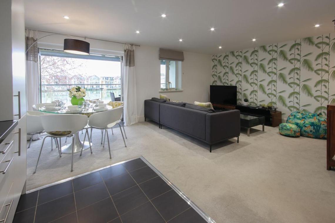 Howells Mere 88, Tranquility P Somerford Keynes Εξωτερικό φωτογραφία